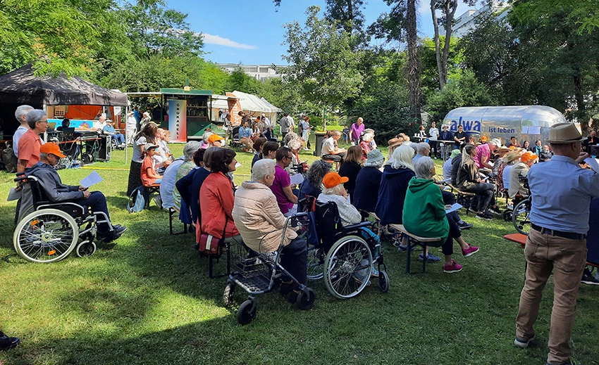 Menschen im Lanz-Park