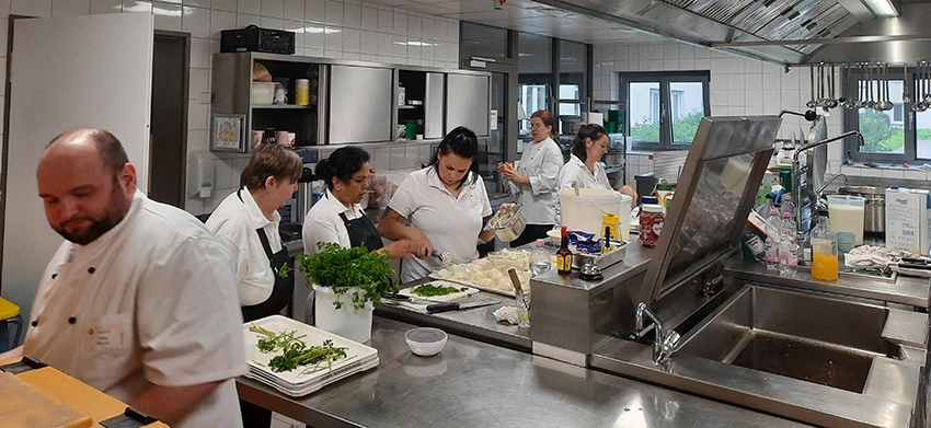 Küchenteam bei der Arbeit