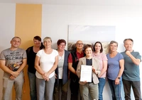 Das Team vom Wohnpark AM TÖPFERDAMM ist stolz, auch 2024 mit dem Prädikat "Seniorenfreundlicher Service" ausgezeichnet zu werden.  