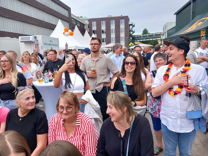 Team beim Public-Viewing